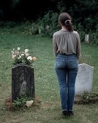 At 12, I stole flowers to place on my mother’s grave — a decade later, I came back as a bride and the florist told me a secret I never expected. – story-veterans.com