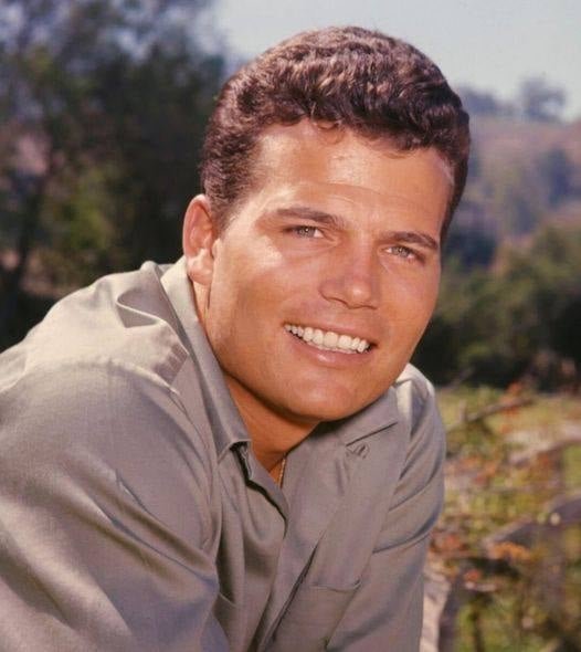 Who remembers this handsome guy, the son of one of the most famous actors ever 😯Well he was a true heartthrob, but today he is 84, yes Patrick is EIGHTY-FOUR NOW and he looks just like his dad – story-veterans.com