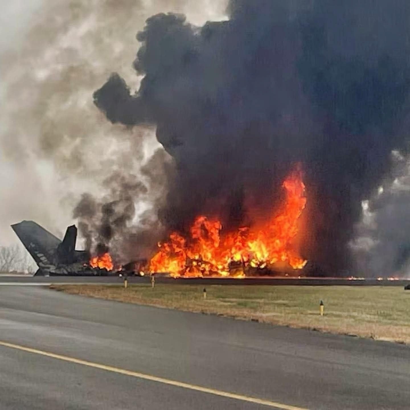 RIGHT NOW, PLANE WITH MORE THAN 244 ONBOARD JUST CRASH… See more – story-veterans.com