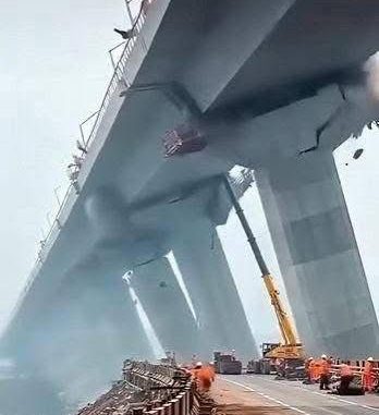 HT15. BREAKING NEWS Alert: Powerful 7.7 magnitude earthquake – NewsMedia